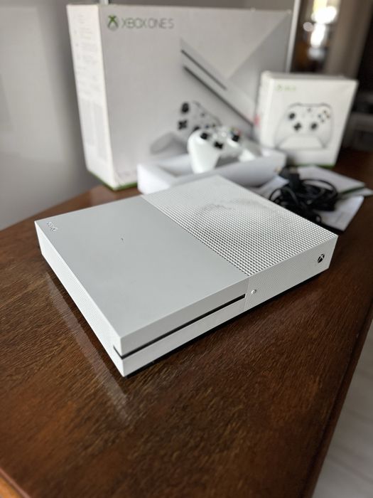xbox one s 1tb in stare ca noua