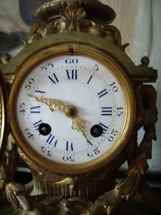 Античен френски каминен часовник и Каминен мраморен часовник