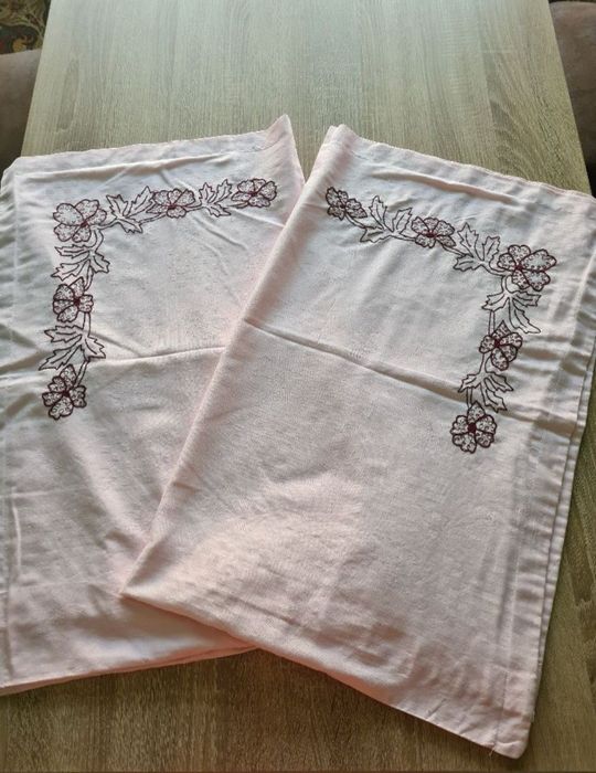 Lenjerie pat din damasc cu broderie realizată manual