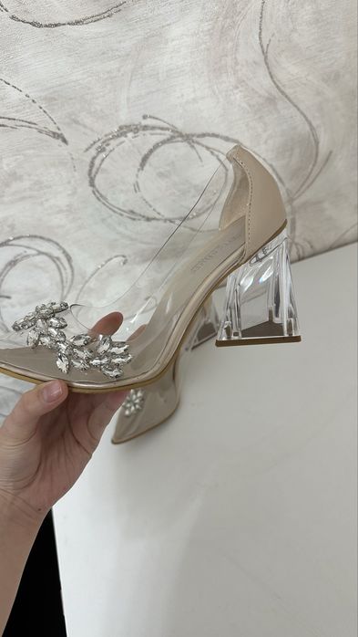 Продаю женские туфли