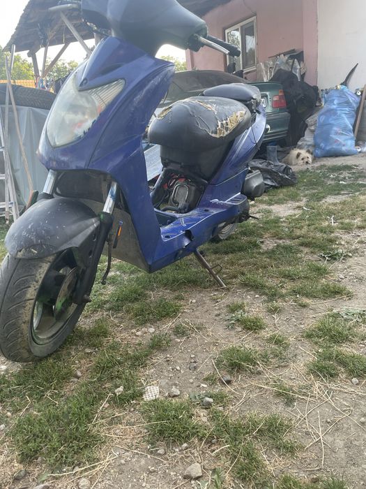Vand scuter kimko agiliti de 50 sau scimb cu moped cu pedale functiona