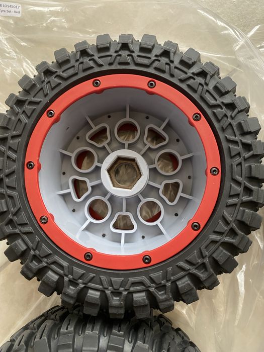 Нови гуми за Losi Dbxl