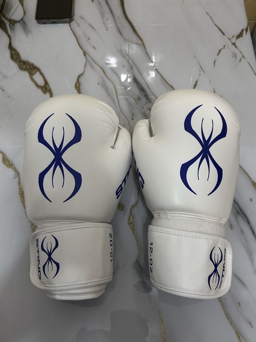 Боксерский перчатка новый STING