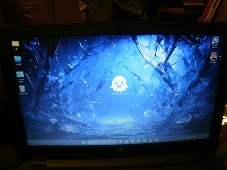 лаптоп HP 250 - работещ с 1ч. режим на батерия