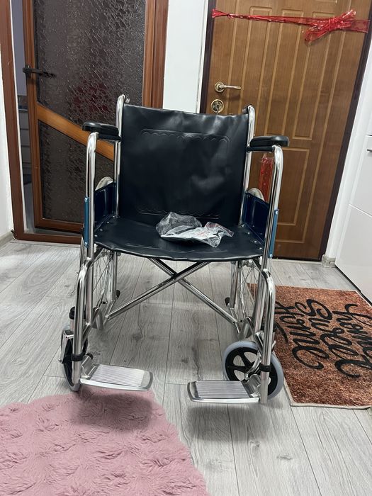 Scaun cu rotile pentru persoane cu handicap