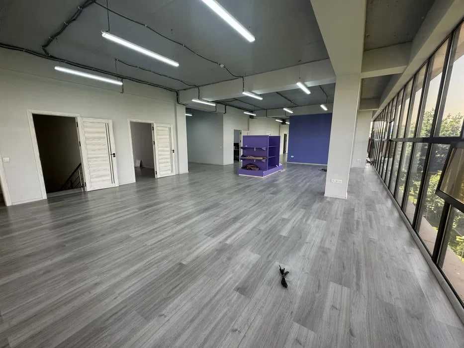 1625 м² на 1-й линии Нукусской — здание с парковкой на 15 авто