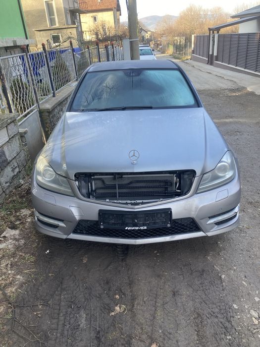 Продавам мерцедес w204 фейслифт 2011г на части