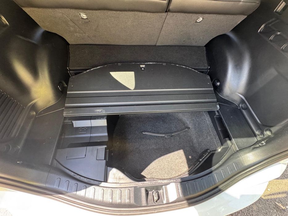 Toyota RAV4 Hybrid 2.5 (2018) | Alb Perlat | Piele