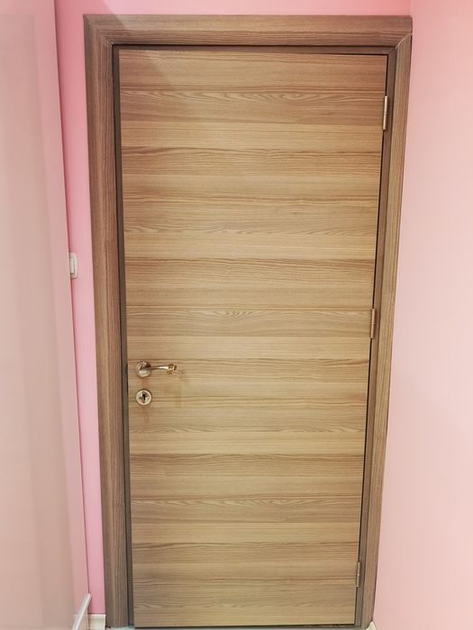 Продавам интериорна врата