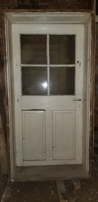 Usa intrare + geamuri lemn