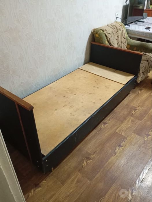 Matrasli bir kishilik karavot.