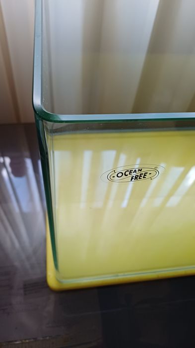 Acvariu sticla,Ocean Free,  50L, marginile din față sunt curbate, nu lipite cu silicon.