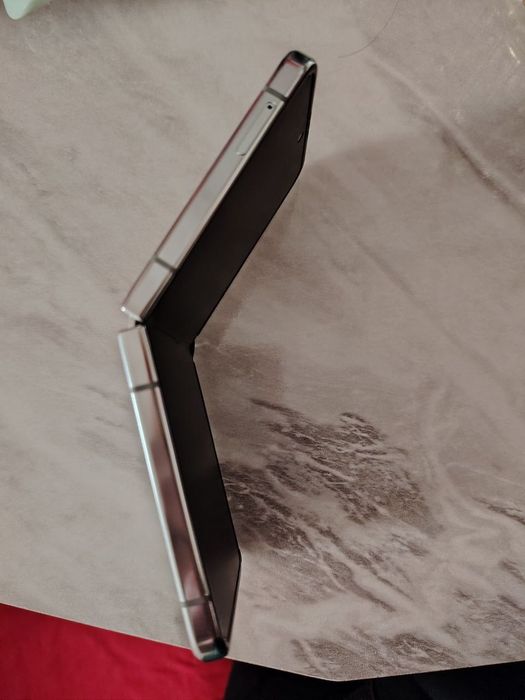 Samsung Z flips 5 256/8gb holati zur