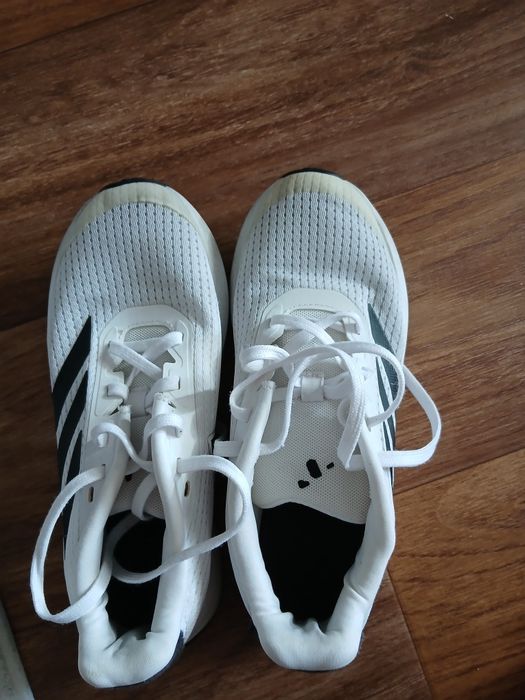 Кросовки адидас.