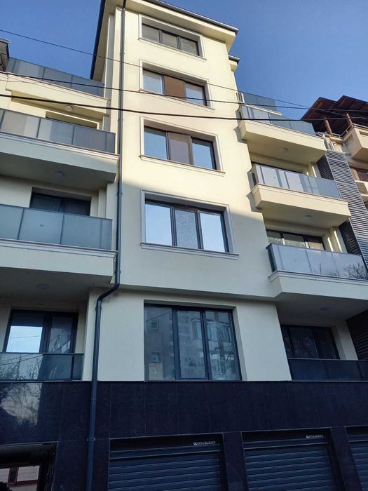 Собственик Дава Под Наем Двустаен 70m2 на Супер Център в Нова Сграда