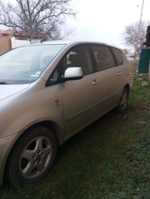 Тойота Авенсис Версо на части