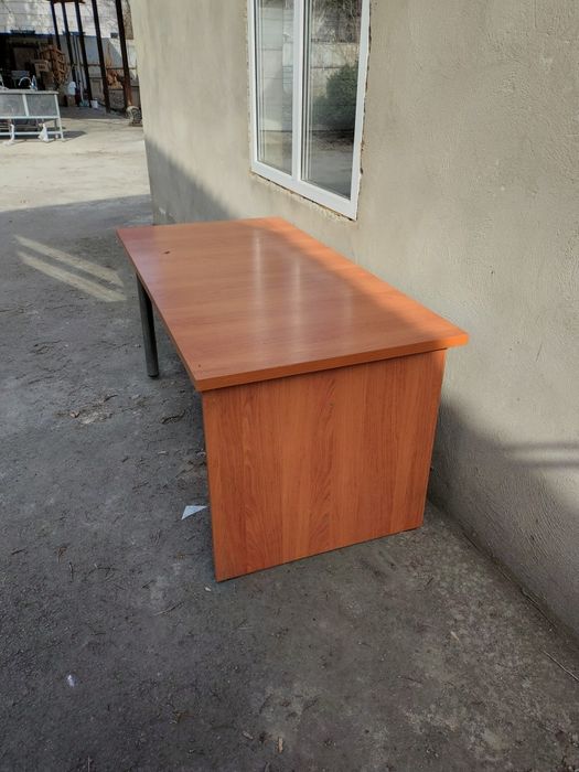 Офисные столы в ассортименте