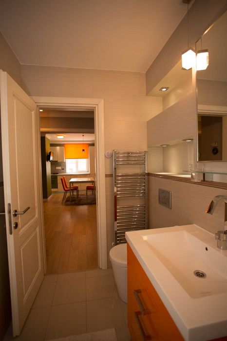 Inchiriez apartament 3 camere, mobilat si utilat, proaspat zugravit