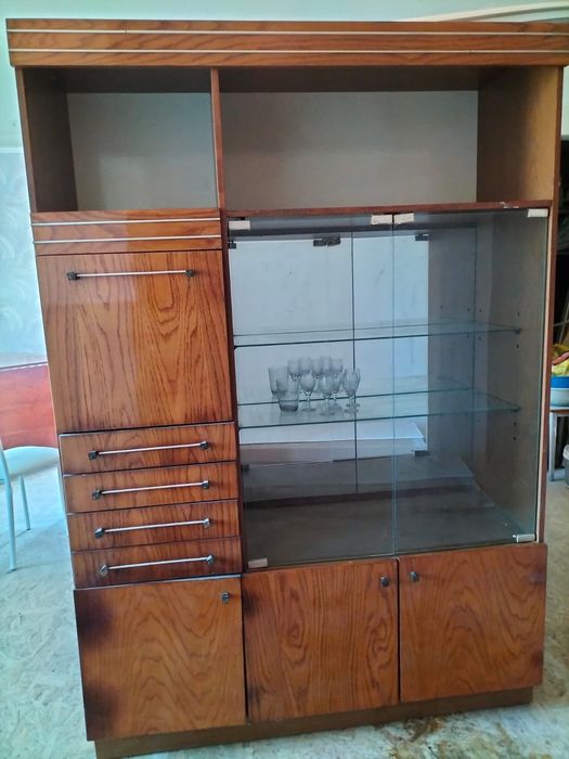 Продам шкаф сервант