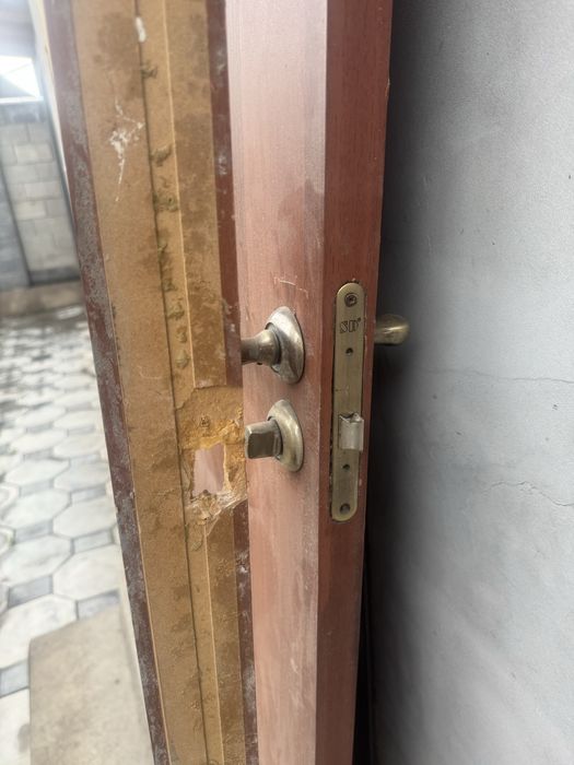 Продам двери деревянные