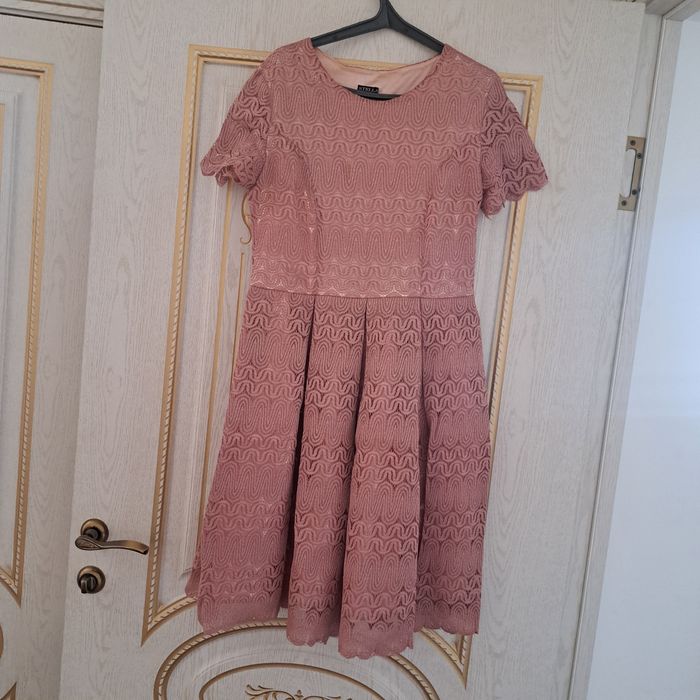 Прдома несколько платьев