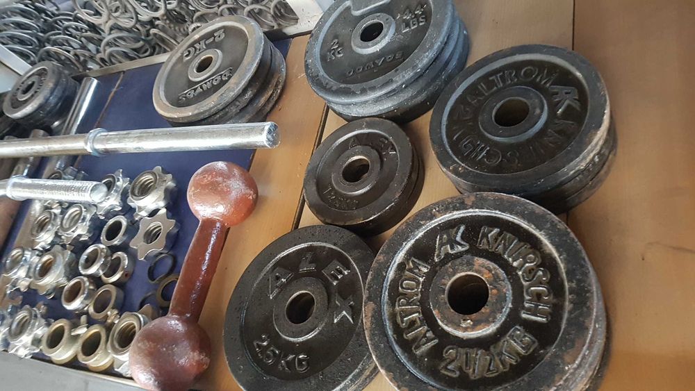 Дъмбели 6 лв. кг. Продават се на килограм.Лост 35 см 30 мм