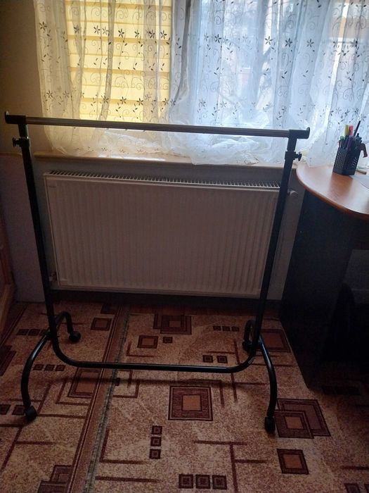 Suport umerase haine