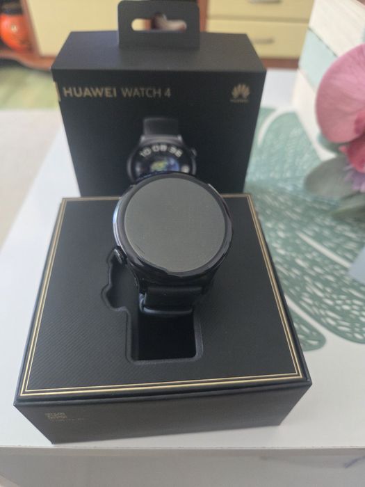 Смарт часовник Huawei watch 4