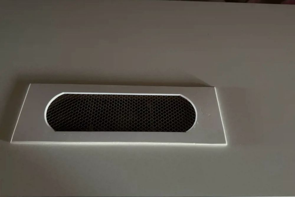 Masă manichiură preț 1700 lei negociabil