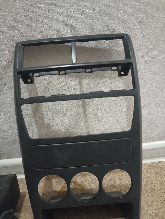 Продам консоль от приоры 2