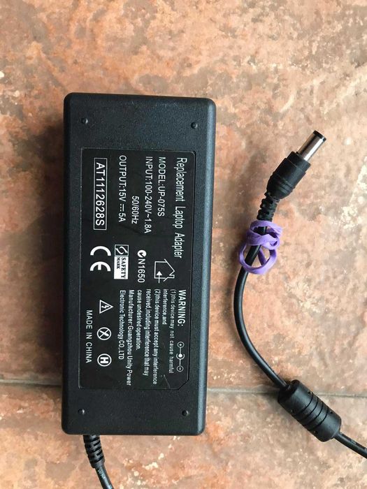 Адаптер за лаптоп 15V 5A (75W) UP-075S с кабели и преходник