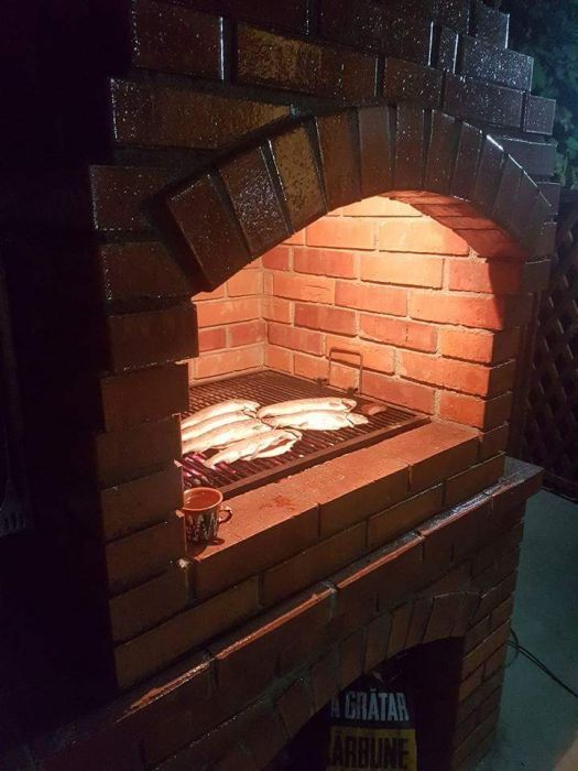 Grătar cu plita și blat de lucru