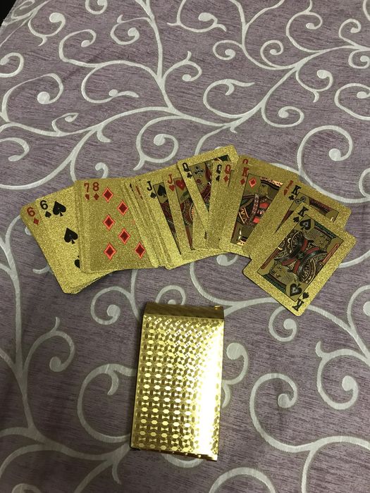 Carti de jos placate cu aur