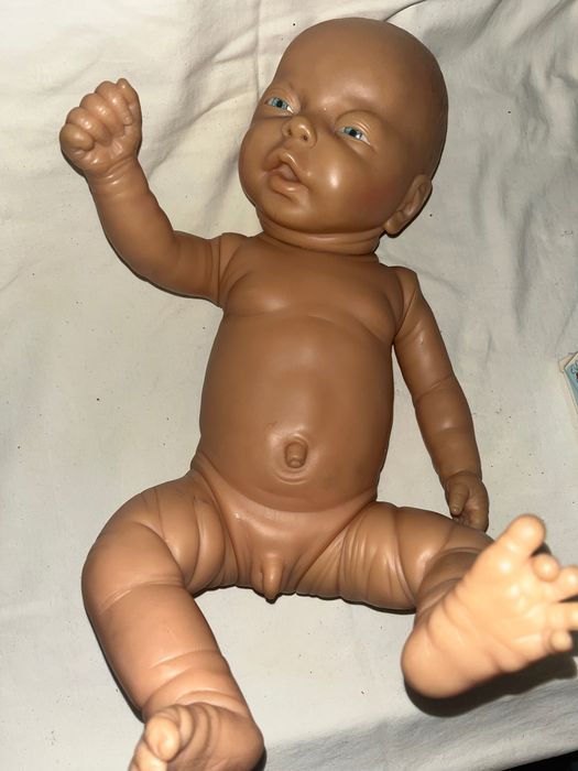 Реалистична кукла