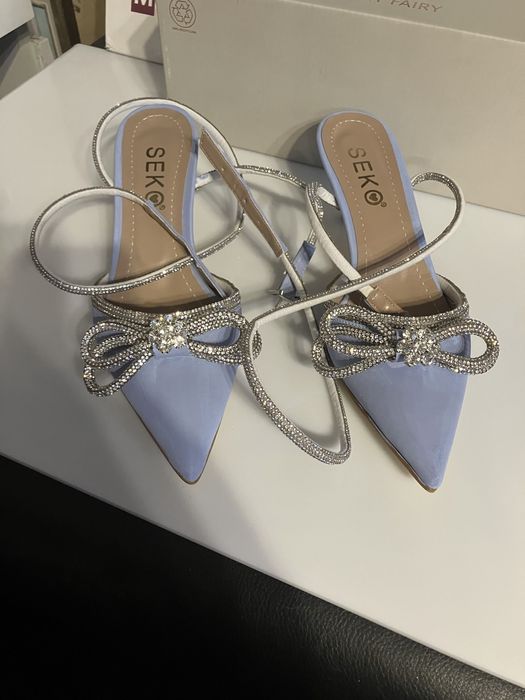 Дамски официални обувки.