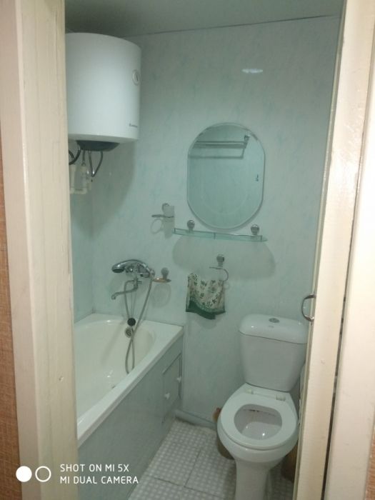 Продам спутник2 1ком 1этаж 2этажки с хорошим ремонтом деревянный