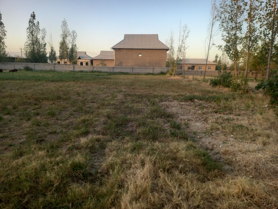 16 sotix yer sotiladi