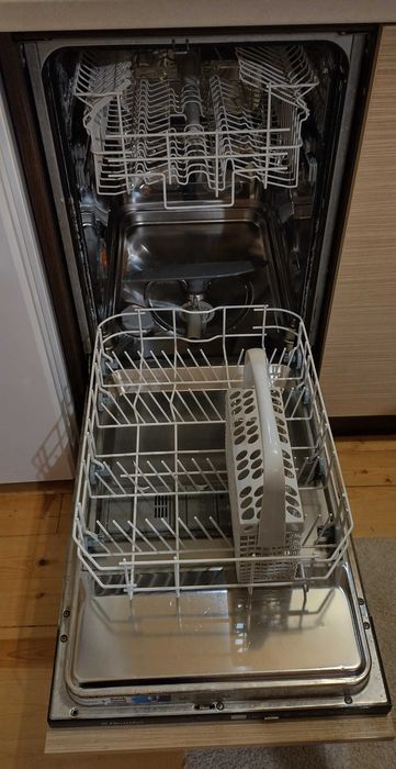 Съдомиялна Electrolux ESL43020 (за ремонт)