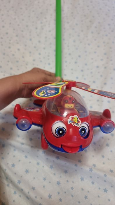 O'yinchoq КАТАЛКА Vertolyot parraklari aylanadi jininglab yuradi КАТАЛ