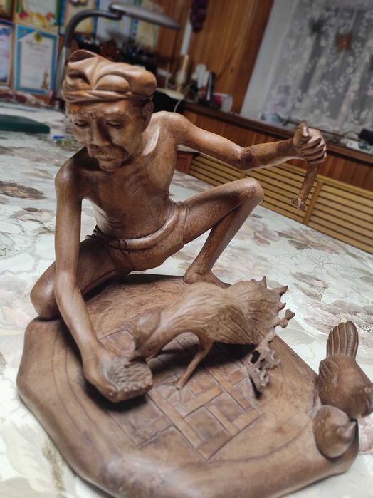 Статуэтка из сандалового дерева