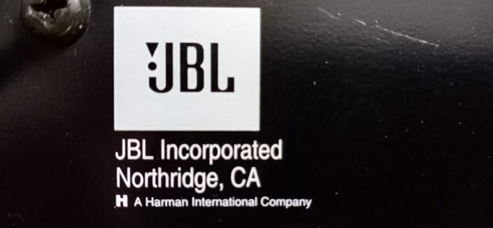 сабвуфер активный JBL