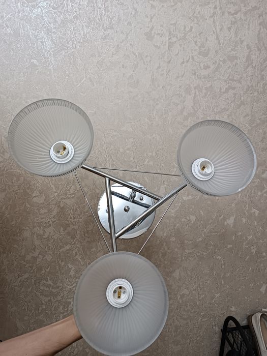 Продам люстру 3 рожковую