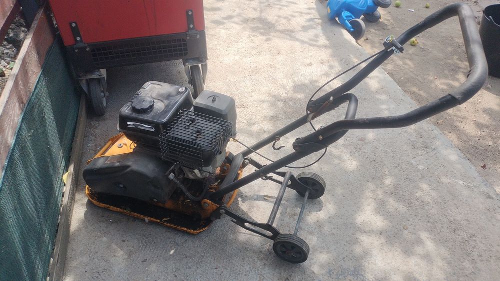Vând talpa de batut pe benzină și diesel.