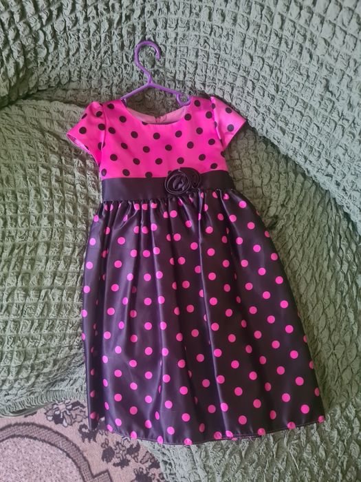 Продам платья на девочку 5-7 лет