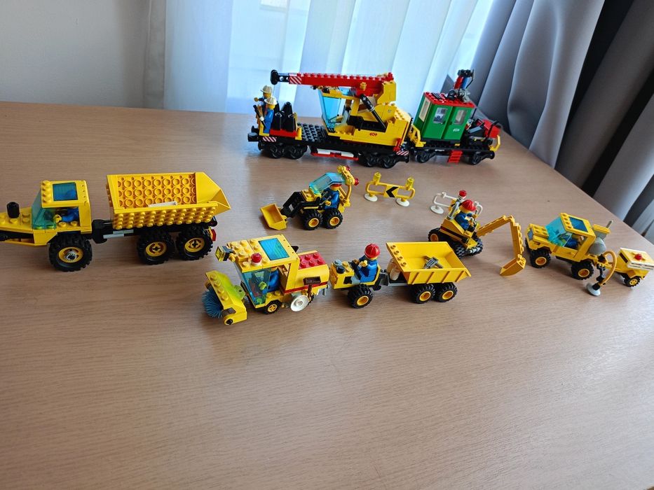 Продавам Лего ремонтна серия багер влак самосвал кран  чистач улици