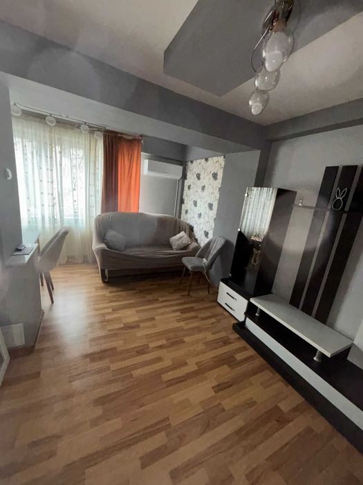 Apartament cu doua camere de inchiriat (piata Războieni)