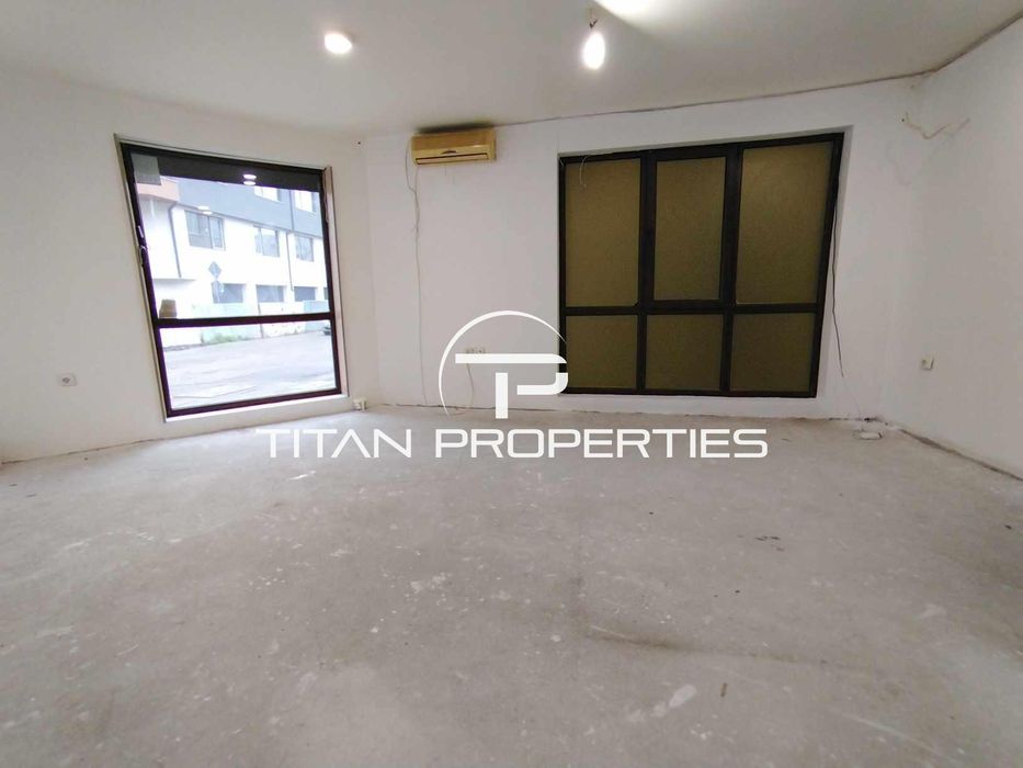 Дава се под наем Магазин в Варна, Колхозен пазар - 38 кв.м за 350 € - Снимка #1