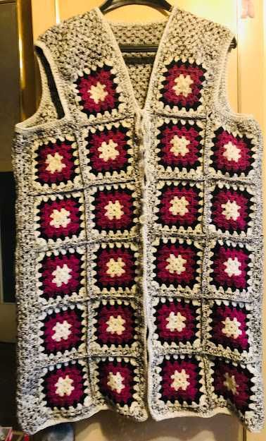 Дамски елек-ръчно изплетен на една кука