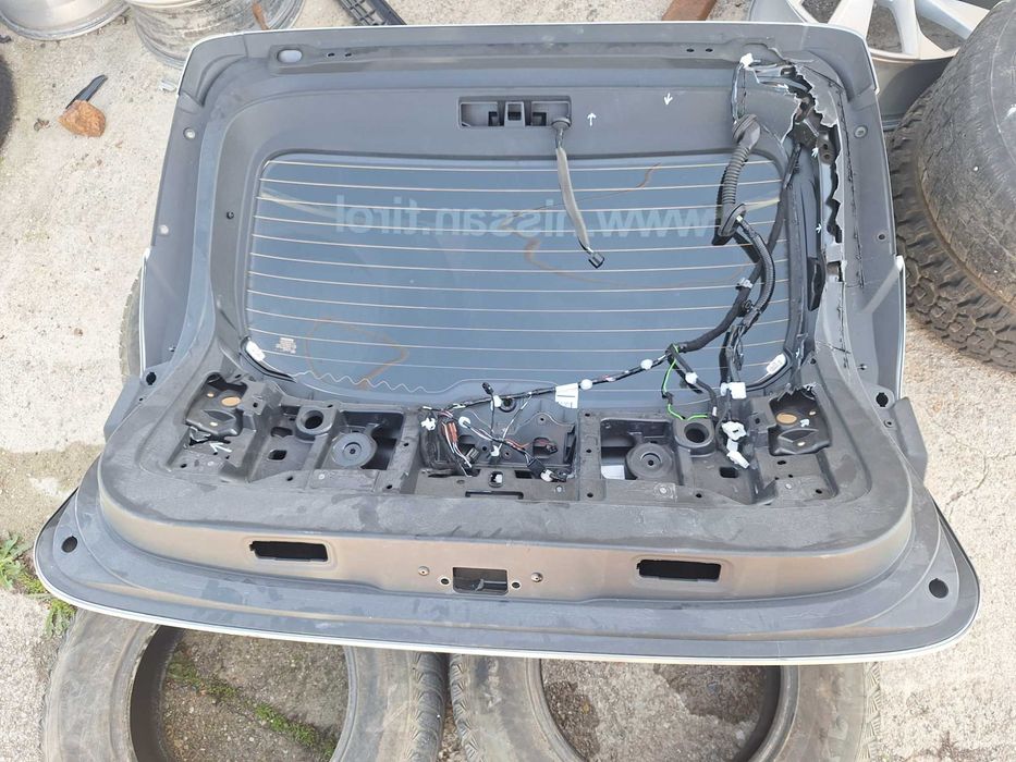 Nissan Qashqai J12 от 2021-2025 Година Заден Капак Със Стъкло Нисан