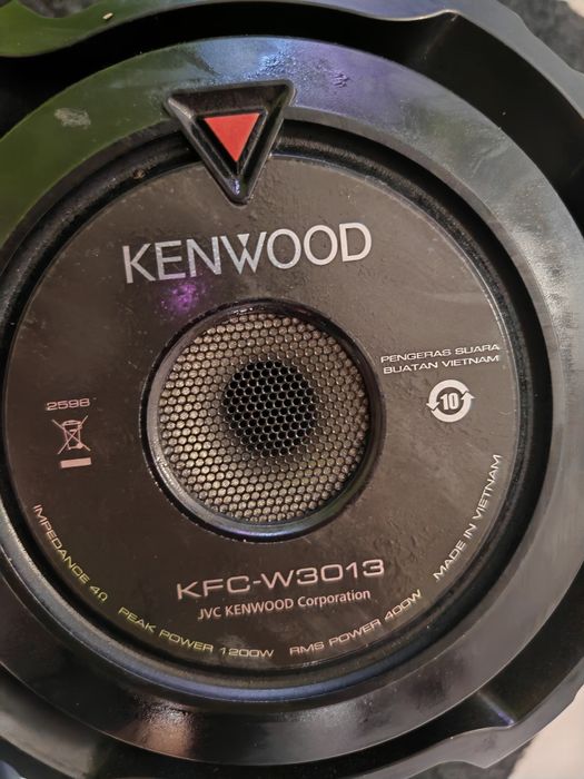 Kenwood  RMS 400W 12" + усилвател  Kenwood 600W